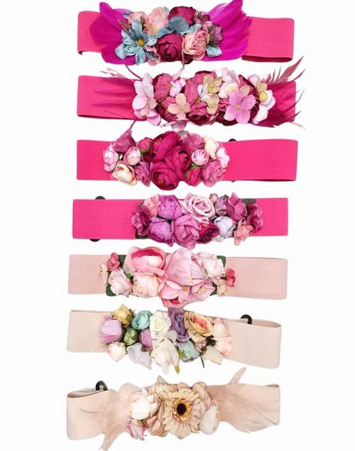 Cinturón de flores en tonos rosas