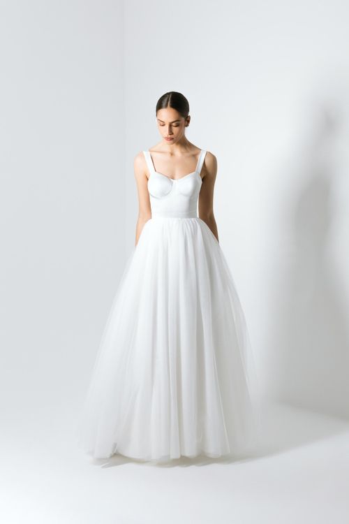Long princess wedding dress with bustier and tulle skirt