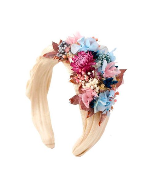 Wrinkled headband with raw color sinamay fabric with preserved flowers