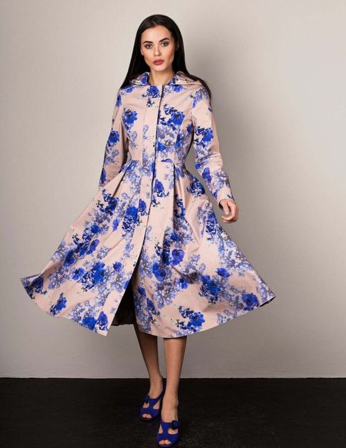 Floral print trench coat and flared skirt with tables
