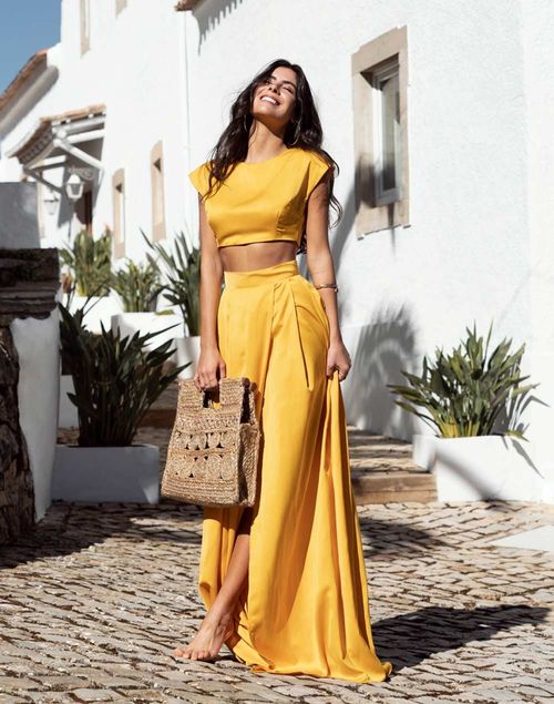 Long party skirt in mustard color with opening