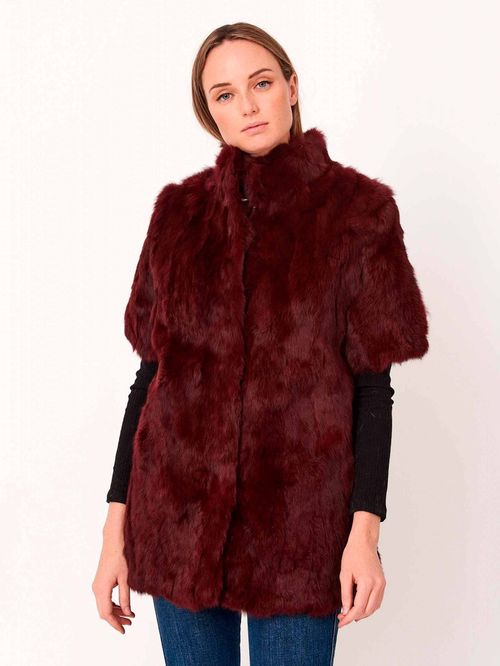 Rabbit coat with maroon fur and short sleeves