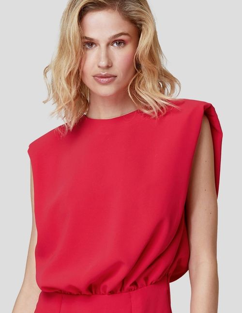 Red party midi dress with shoulder pads and cut at the hem