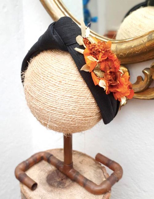 Black headband with orange preserved hydrangea - PERFECT GUEST