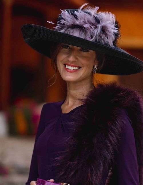 Black wide-brimmed hat with purple plumage - Perfect Guest