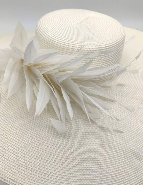 Bridal hat with rooster feather pommel