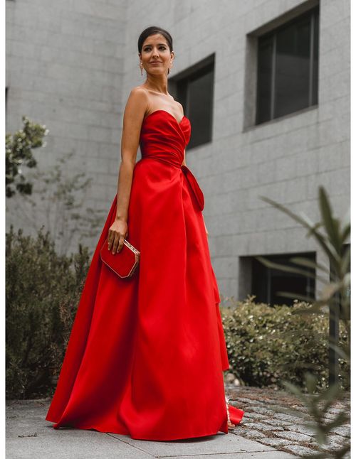 Long red dress with sweetheart neckline - INVITADA PERFECTA