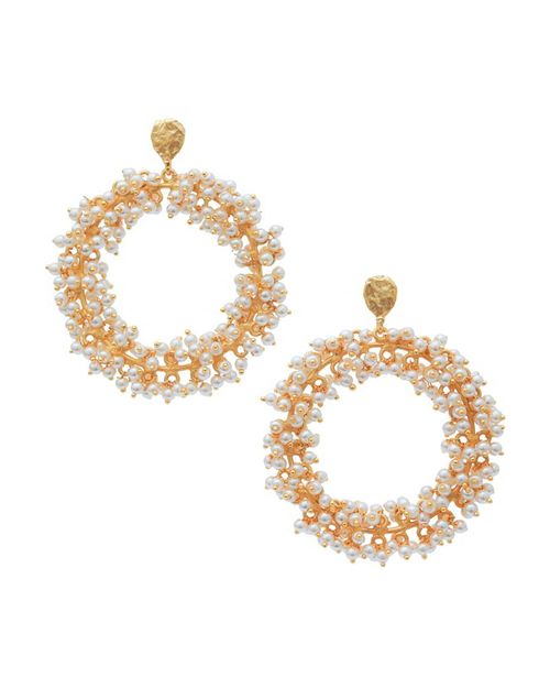Hoop-shaped party earrings with mini pearls