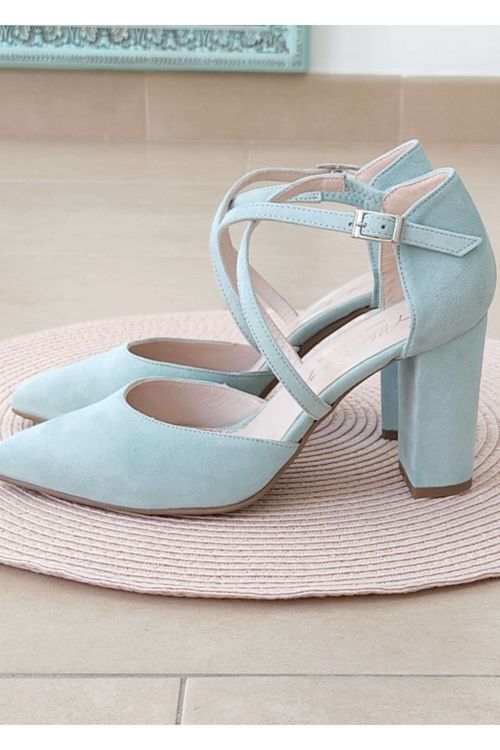 Party shoe with wide heel and crossed straps